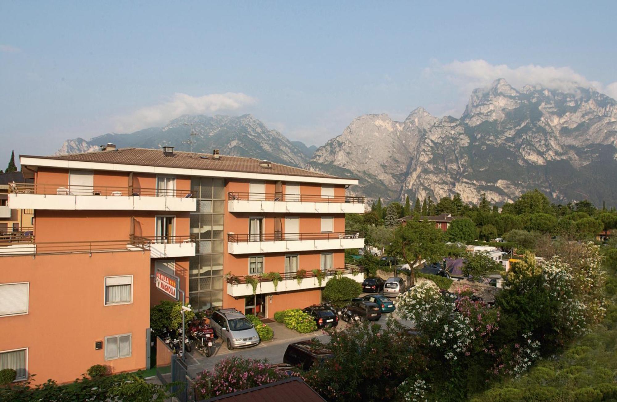 Hotel Garni Villa Magnolia Torbole Sul Garda Exterior foto