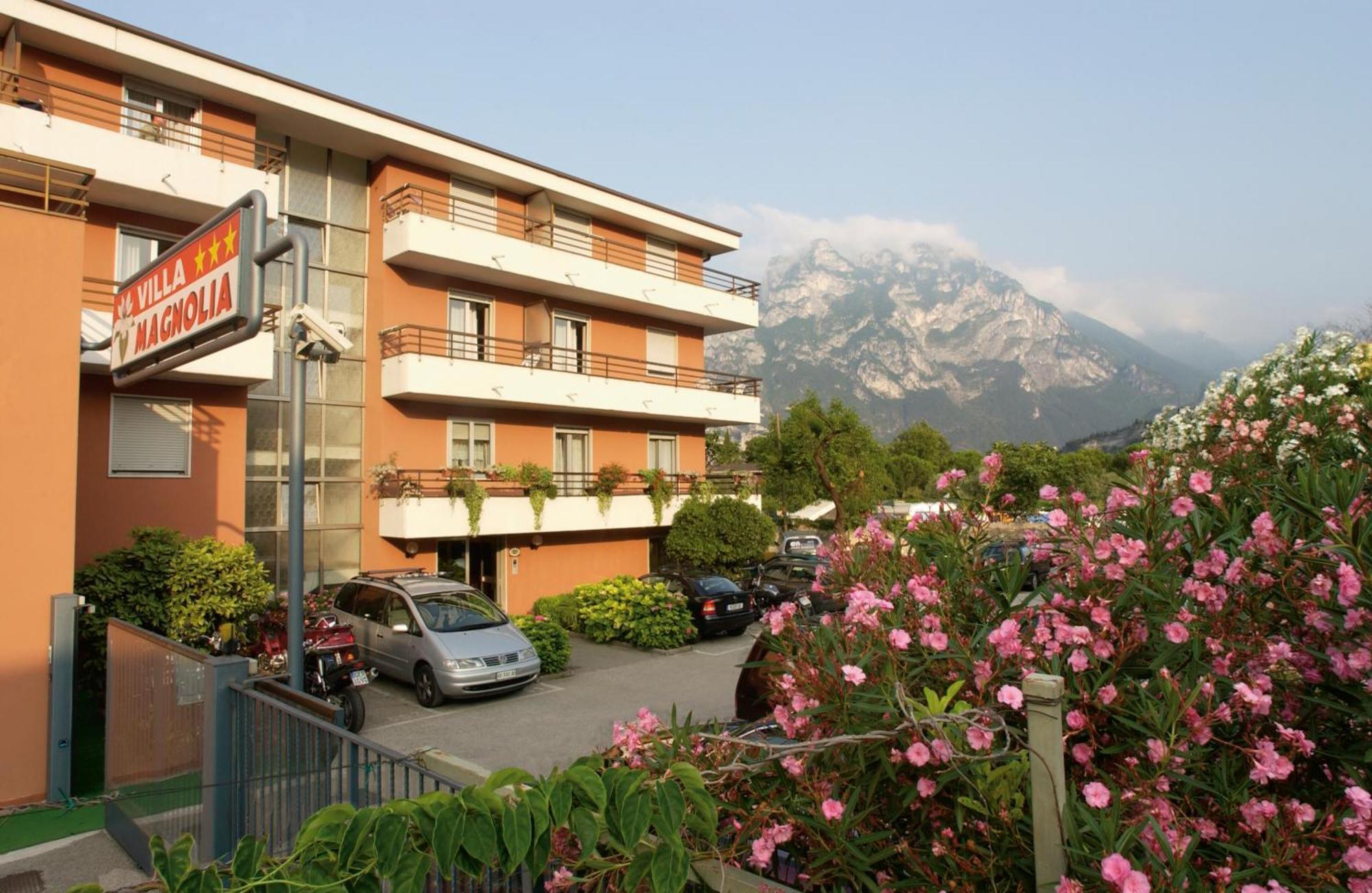 Hotel Garni Villa Magnolia Torbole Sul Garda Exterior foto